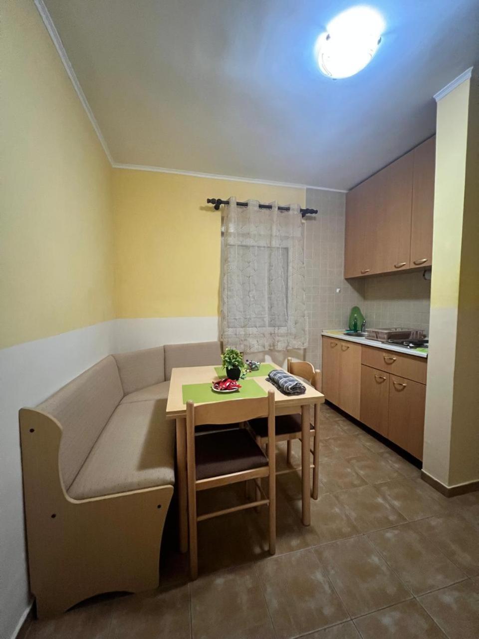 Apartments Brnjada Sutomore Ruang foto