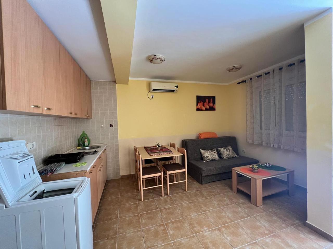 Apartments Brnjada Sutomore Ruang foto