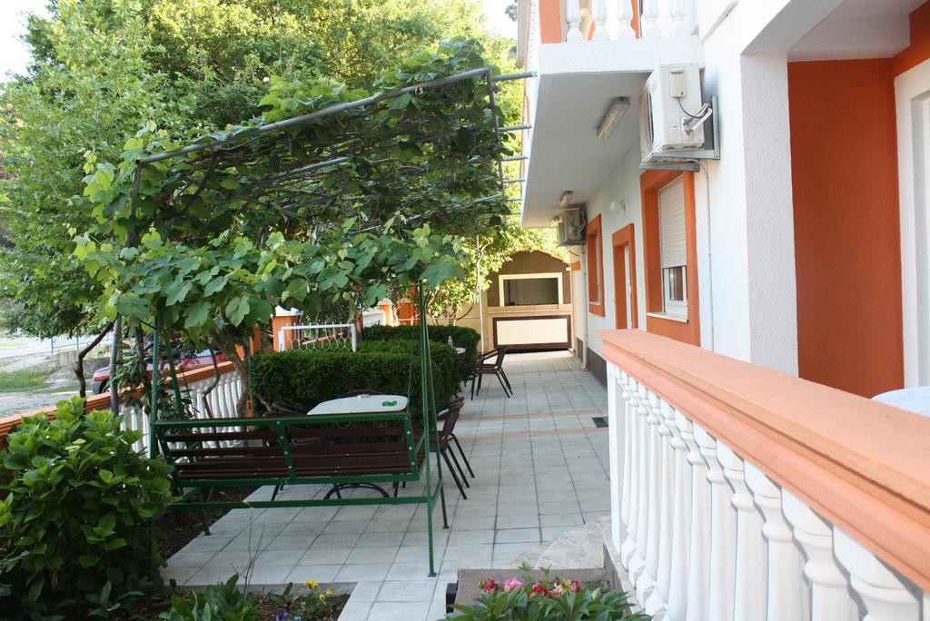 Apartments Brnjada Sutomore Bagian luar foto