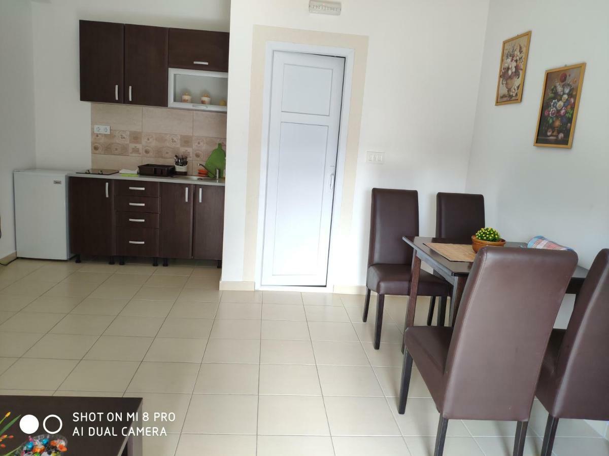 Apartments Brnjada Sutomore Bagian luar foto